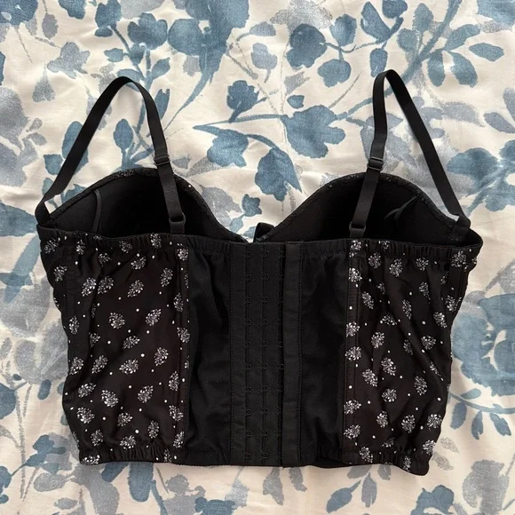 NWOT Guess Black and White Floral Patterned Bra - Picture 2 of 3